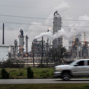 L'américain Exxon (ici son complexe de Baytown au Texas) fait partie des entreprises très polluantes qui refusent jusqu'à présent de coopérer avec le CDP.