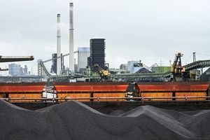 Stocks de charbon dans l'usine de Thyssenkrupp à Duisburg, Allemagne, février 2022.