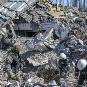 Le bombardement d'une base militaire ukrainienne à Mykolaïv a fait des dizaines de morts samedi.