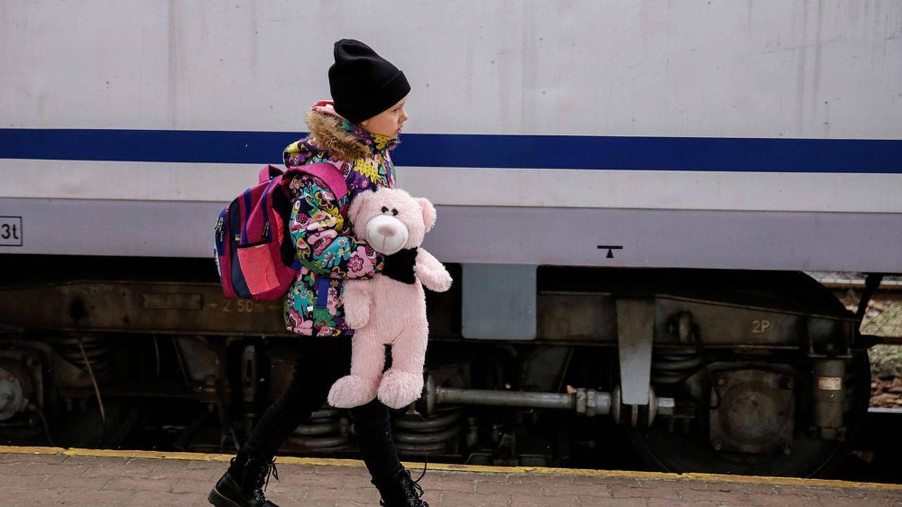 Les enfants représentent la moitié des arrivants ukrainiens en Europe de l'Est, soit plus d'un million. Ils vont devoir être scolarisés rapidement dans un pays qui compte 4,5 millions d'écoliers.