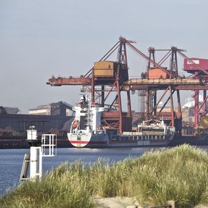 A Dunkerque, la concentration d'industries fortement consommatrices d'énergie et émettrices de carbone est spectaculaire, à commencer par ArcelorMittal et ses hauts fourneaux.