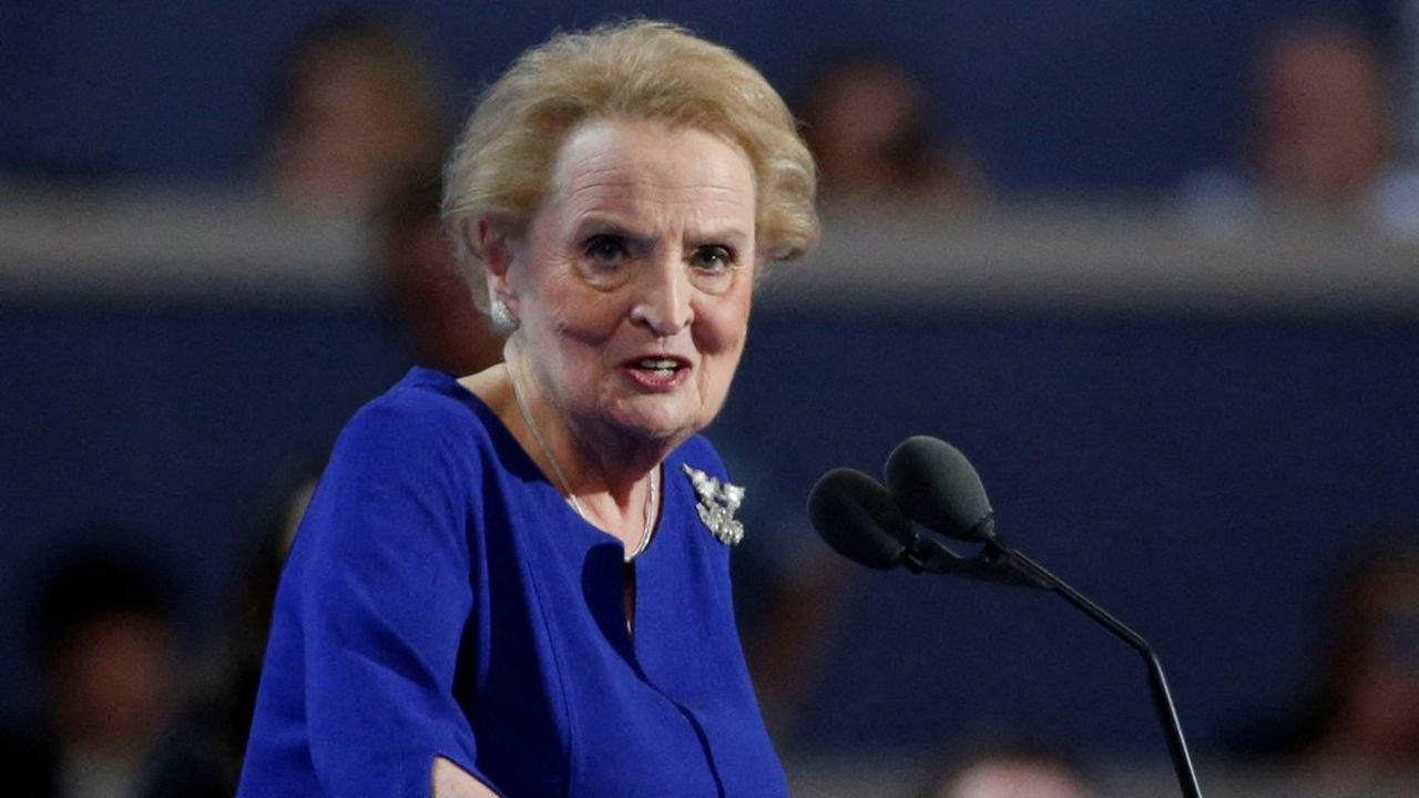 Madeleine Albright a été un témoin privilégié du XXe siècle, des totalitarismes à la montée des populismes, en passant par les tensions religieuses et raciales.