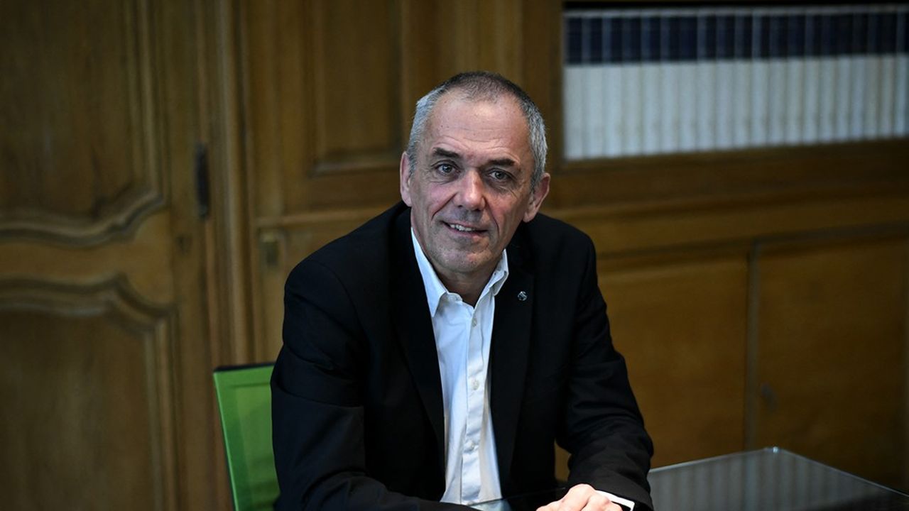 Le PDG du CNRS, Antoine Petit, réclame la mise en place d'« un conseil stratégique sur la recherche et l'innovation, placé auprès du président de la République ».