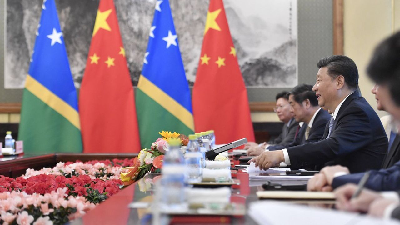 En 2019, à Pékin, Xi Jinping recevait le Premier ministre des Îles Salomon peu après la rupture des relations diplomatiques entre le petit Etat du Pacifique et Taïwan.