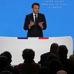 Emmanuel Macron veut contraindre les bénéficiaires du RSA à des contreparties horaires.