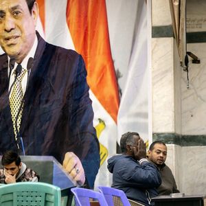 Un portrait d'Abdel-Fattah al-Sissi dans un café du Caire. Le président égyptien doit recevoir lundi le ministre français de l'Economie.