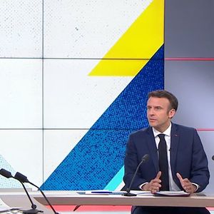 Emmanuel Macron à l'Emission Dimanche en Politique sur France 3.