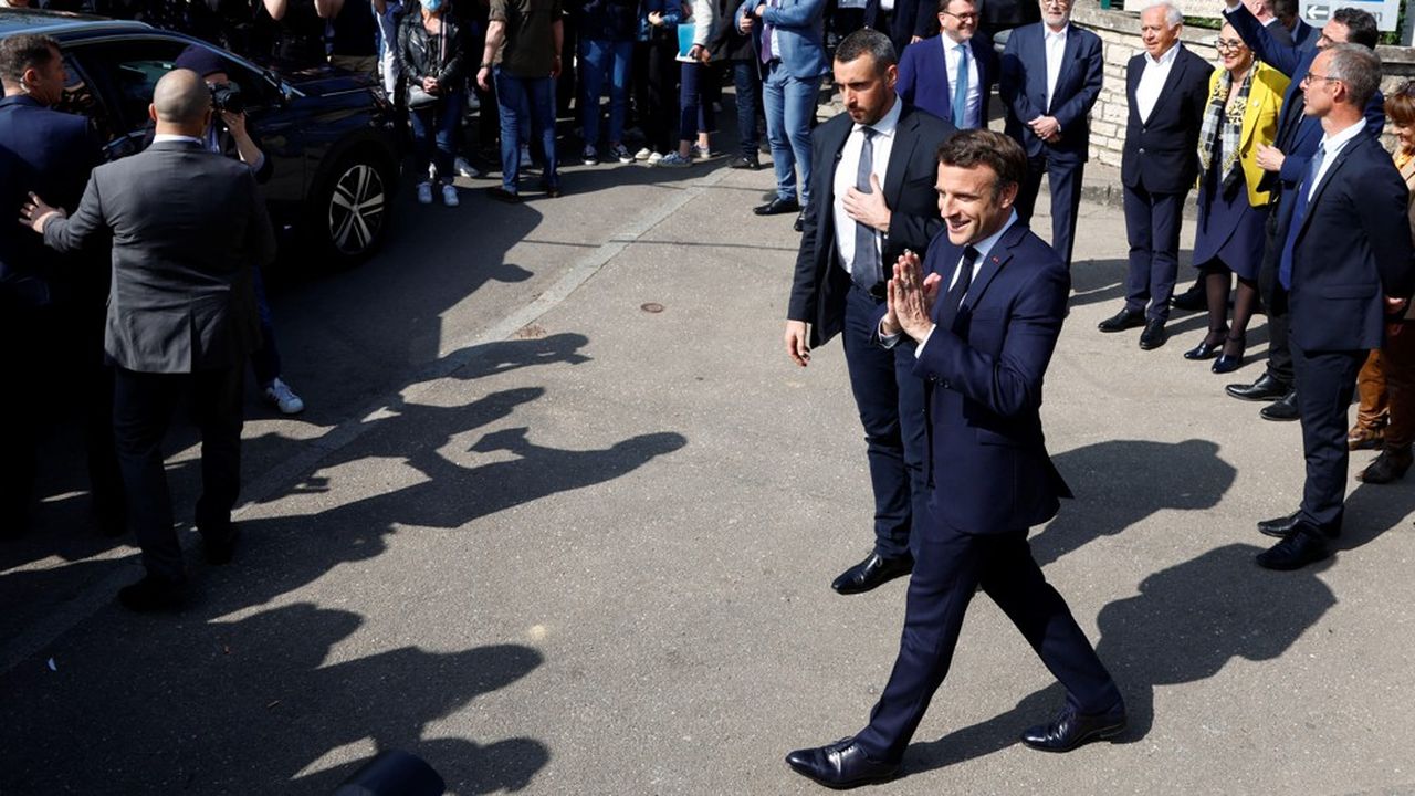 Emmanuel Macron, ce lundi lors d'un déplacement de campagne à Dijon.