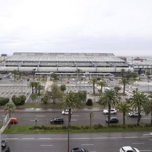 Le terminal 1 de l'aéroport de Nice Côte d'Azur a rouvert dimanche pour assurer la reprise des vols.
