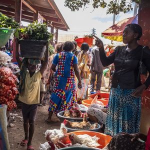 Les petits marchés congolais, comme ici à Fungurume, illustrent le dynamisme économique d'un pays riche en ressources minières.