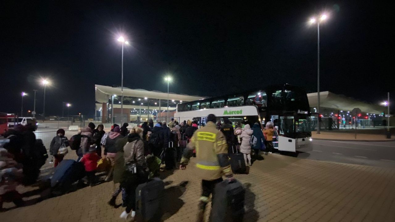Quatre-vingts femmes et enfants sont arrivés par bus le 17 mars, à Colombey-les-Deux-Eglises.