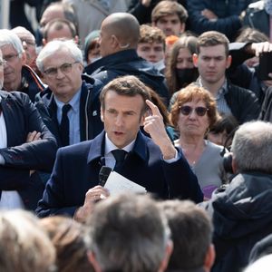 Le candidat Emmanuel Macron a défendu une transition qui allie « écologie et économie » depuis Fouras.