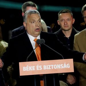 Le dirigeant nationaliste, Viktor Orban, n'a pas attendu la publication des résultats finaux pour célébrer son « exceptionnelle victoire » dimanche soir.