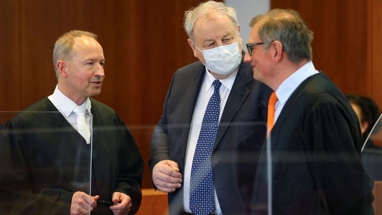 Récemment extradé de Suisse, Hanno Berger (au centre) était attendu depuis dix ans par ses juges.