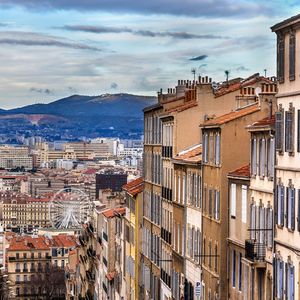 La municipalité PS de Marseille envisage une augmentation de 14 % de sa taxe foncière.