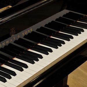 Le célèbre fabricant de pianos, Steinway, a présenté une demande d'introduction en Bourse.