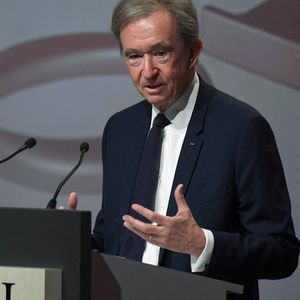 « Vous pouvez être fiers d'être actionnaires de LVMH, non seulement par les résultats du groupe, par les dividendes mais aussi en raison de [sa] forte contribution » à l'économie française, a déclaré Bernard Arnault.