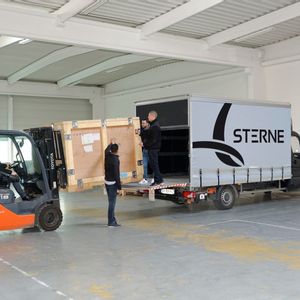 Groupe Sterne compte plus d'un millier de partenaires transporteurs en France avec quelque 3.500 véhicules pour pas moins de 80.000 livraisons toutes les nuits.
