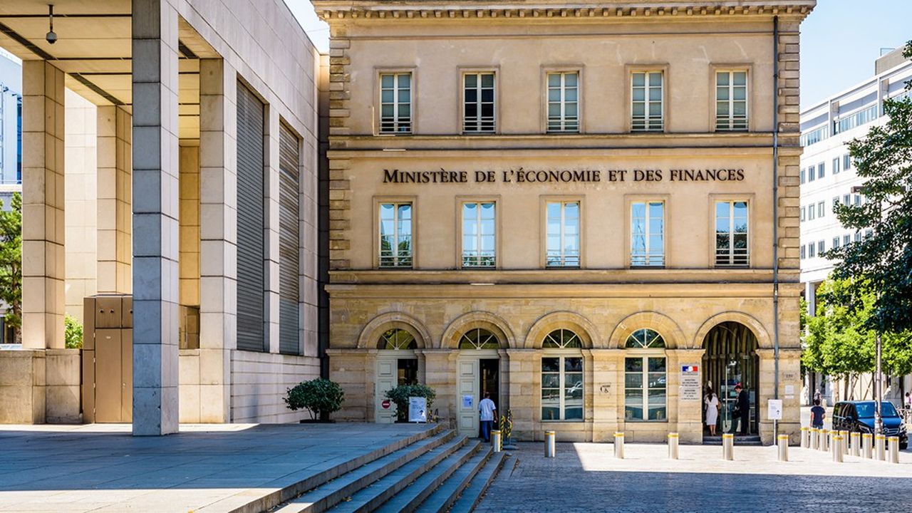 « Le taux apparent de la dette française monterait dans le scénario plausible à 3,17 % en 2027 et à 4,17 % dans le scénario catastrophe ».