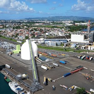 Albioma possède une quinzaine de centrales électriques fonctionnant à partir de biomasse dans le monde, comme ici à La Réunion.