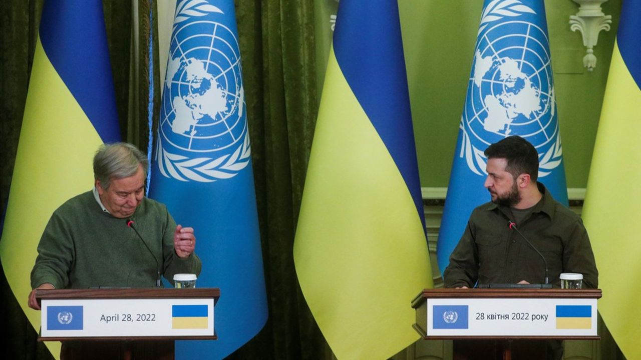 Antonio Guterres, secrétaire général de l'ONU, et Volodymyr Zelensky, ce jeudi à Kiev.
