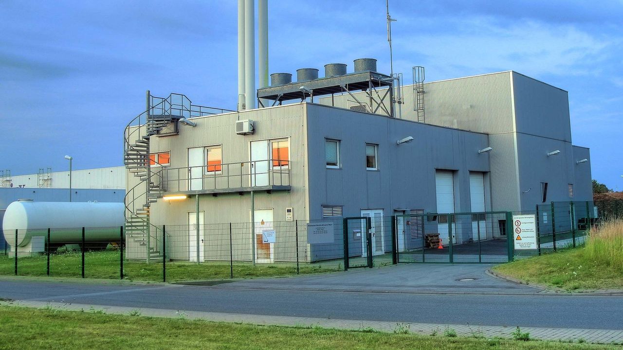biomass-heating-power-plant-g9072c5e78_1920.jpg