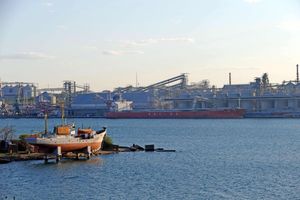 Depuis le 24 février, presque aucune marchandise n'entre ou ne sort du port de Tchornomorsk, près d'Odessa, principal port ukrainien.