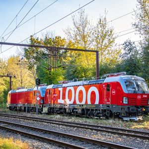 Deux locomotives fabriquées par Siemens Mobility dans son usine de Munich. Le rail capte une part modale de 18 % pour le transport de marchandises en Europe, contre 75 % pour les camions.