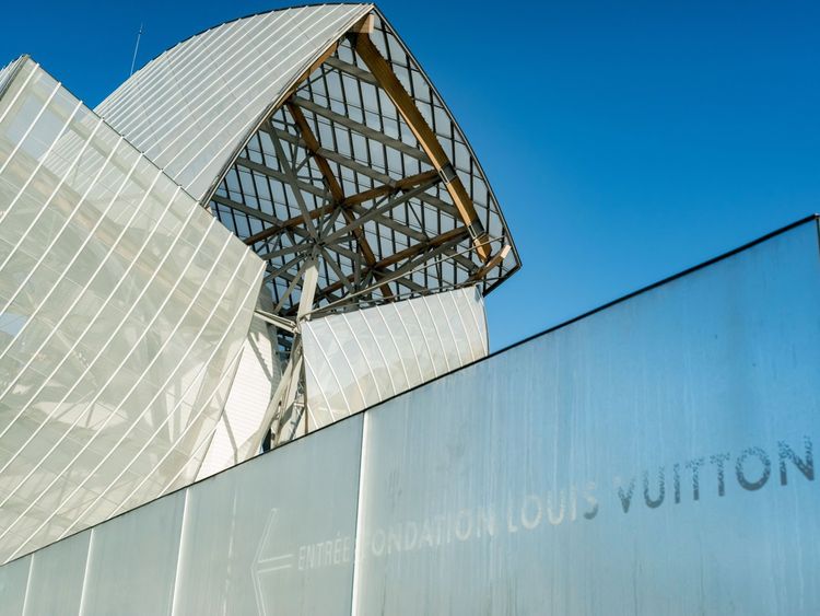 The Louis Vuitton Foundation, on the edge of the city and nature.