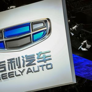 Geely est l'un des principaux fabricants chinois de véhicules. Il a racheté en 2010 la branche automobile du suédois Volvo.