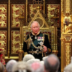 Absente en raison de « problèmes de mobilité », la reine Elisabeth II a pour la première fois laissé la place au prince Charles pour le « discours du trône ».