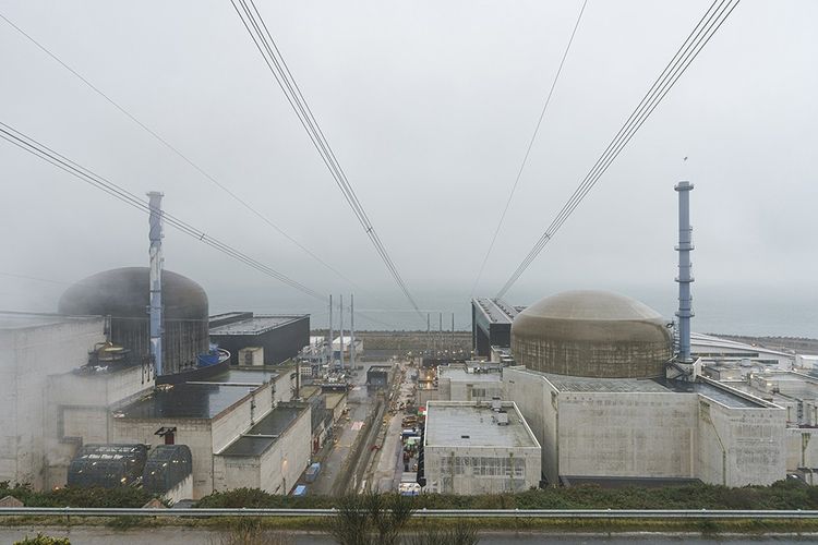 A Flamanville, le réacteur EPR (à droite sur la photo, en décembre 2020), a été construit à côté du réacteur traditionnel n°2 de la centrale (à gauche).