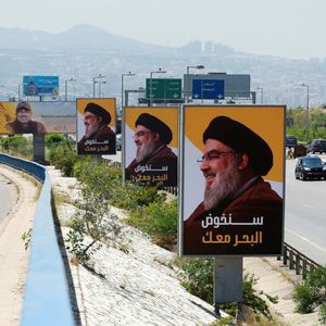 Des affiches électorales à Beyrouth peu avant le scrutin montrent le leader du Hezbollah Hassan Nasrallah.