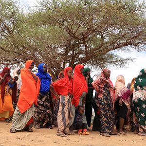 Des Ethiopiens déplacés à l'intérieur de leur pays font la queue pour recevoir une aide alimentaire, le 26 avril dernier.