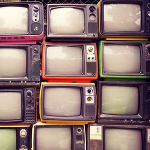 L'écran de télévision sert de moins en moins à suivre les programmes de TF1, France 2, M6 et consorts mais davantage pour regarder Netflix, Amazon Prime Video, etc.