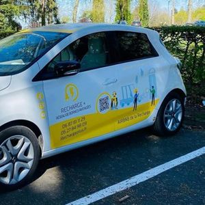 Lancée il y a un mois, la start-up Recharge + met en relation les conducteurs de véhicules électriques avec les particuliers disposant de bornes de recharge électrique.