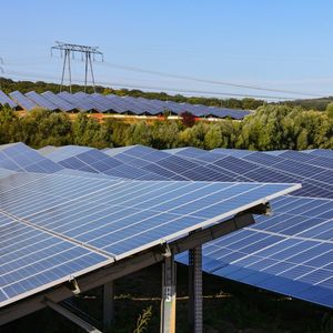 En 2020, l'électricité photovoltaïque revenait 80 % moins cher à produire qu'en 2010, selon les calculs de l'Ademe.