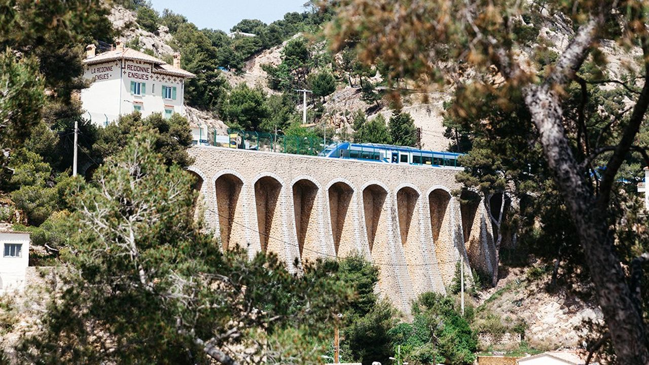 La gare d'Ensuès-la-Redonne, sur la ligne qui relie Miramas à l'Estaque, à Marseille.