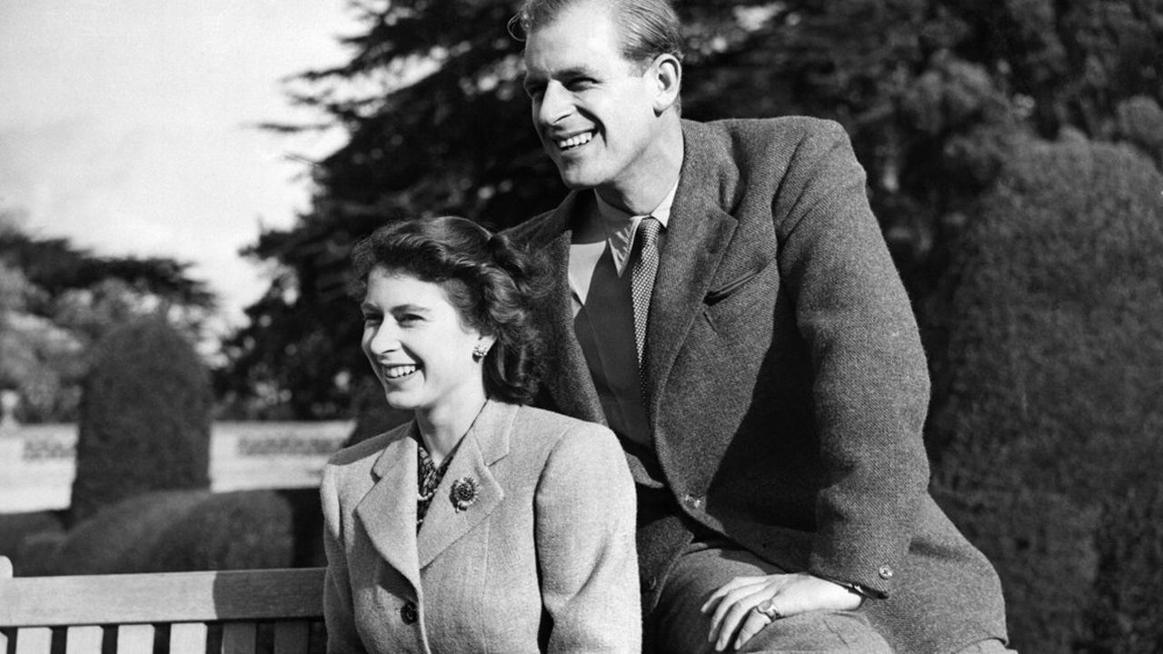 La princesse Elisabeth et son mari Philip, le duc d'Edimbourg, pendant leur lune de miel, le 25 novembre 1947.