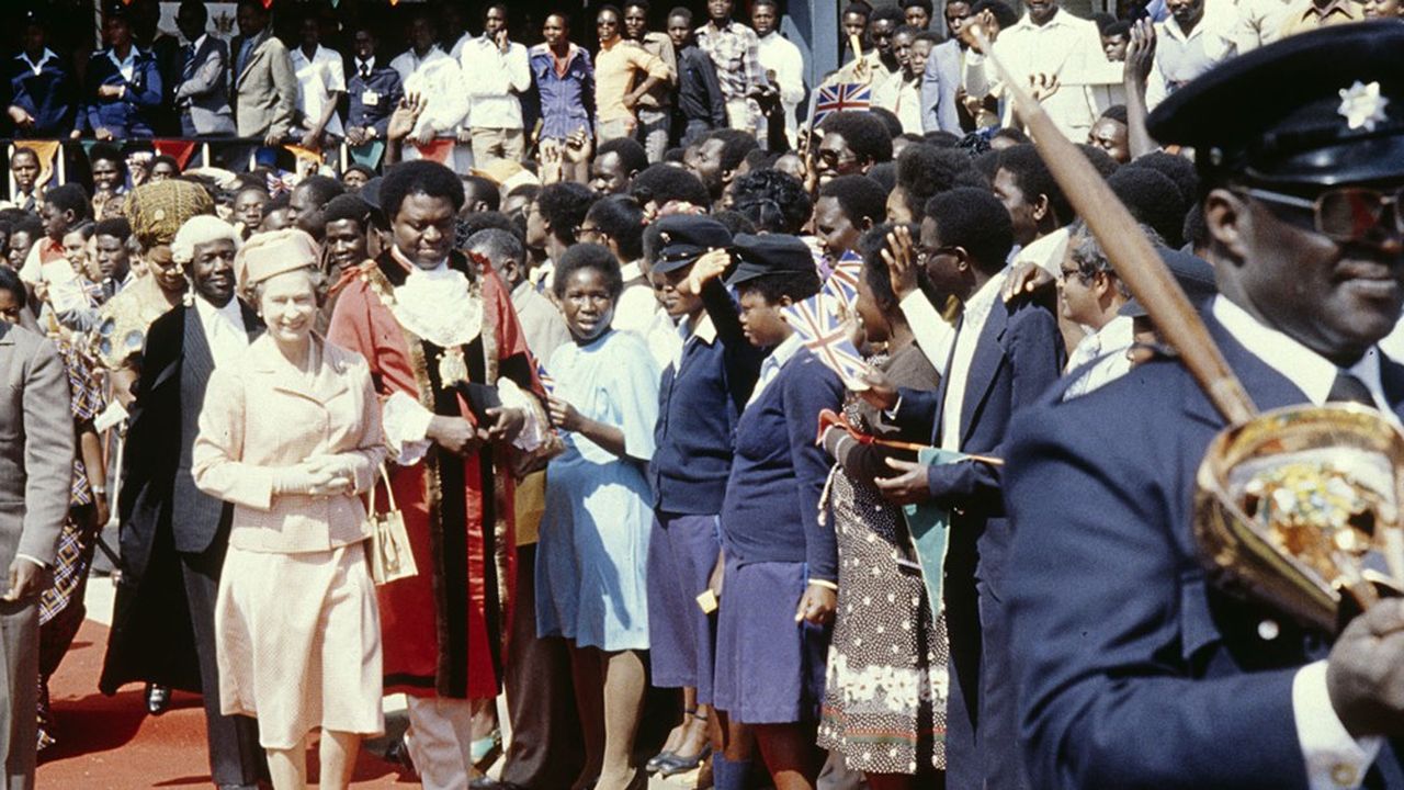La reine Elizabeth à son arrivée à Lusaka, Zambie en août 1979.