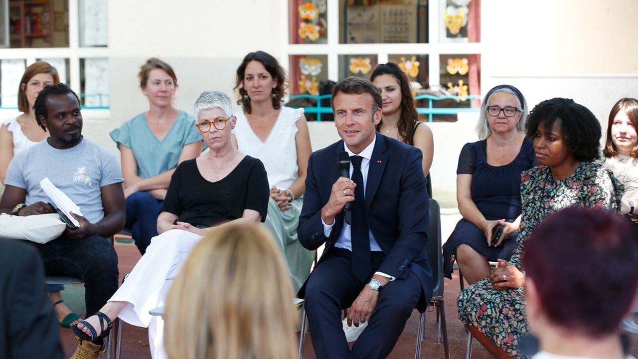 Emmanuel Macron, ce jeudi dans une école de Marseille.