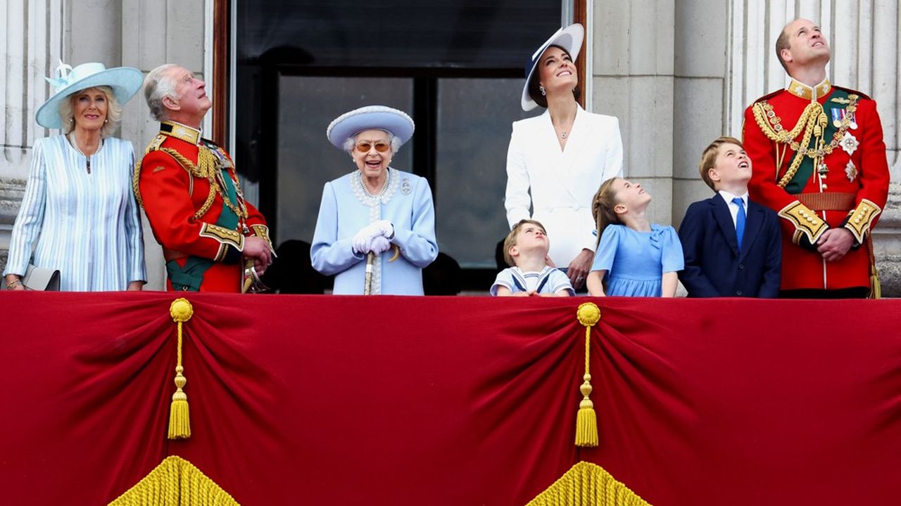 Jubil symbole de stabilit britannique Elizabeth II acclam e