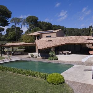 Cette villa écologique des Alpes-Maritimes est mise en vente à 5,2 millions d'euros.