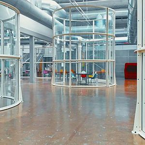Les verres de la Chenille recyclés pour créer des espaces de réunions à Saint-Ouen.