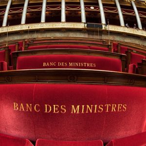 Les quinze membres du gouvernement en lice pour les élections législatives, dont la Première ministre Elisabeth Borne, se sont qualifiés dimanche pour le second tour de scrutin du 19 juin.