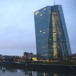La BCE devrait se doter d'un dispositif pour éviter que le resserrement de sa politique monétaire n'entraîne de trop fortes disparités entre les coûts d'emprunts des Etats européens.