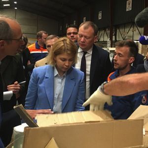 La vice-première ministre, Olha Stefanishyna, a visité l'entrepôt de Villeneuve-Saint-Georges où sont centralisés les dons pour l'Ukraine.
