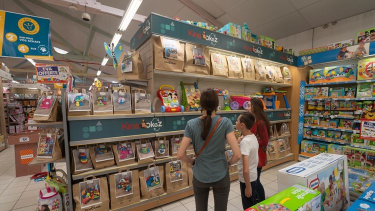 Dans les magasins King Okaz, les jouets d'occasion seront présentés à côté des jouets neufs, remballés dans des sacs en kraft.
