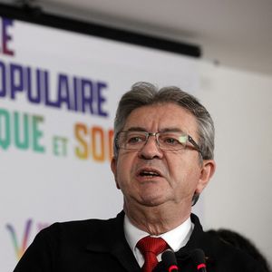 Jean-Luc Mélenchon estime que la Première ministre ne dispose plus de la légitimité nécessaire pour gouverner.