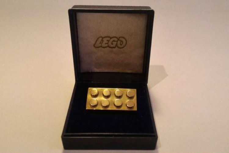 The Lego gold cube was sold for 19,000 euros in 2017 on Catawiki.